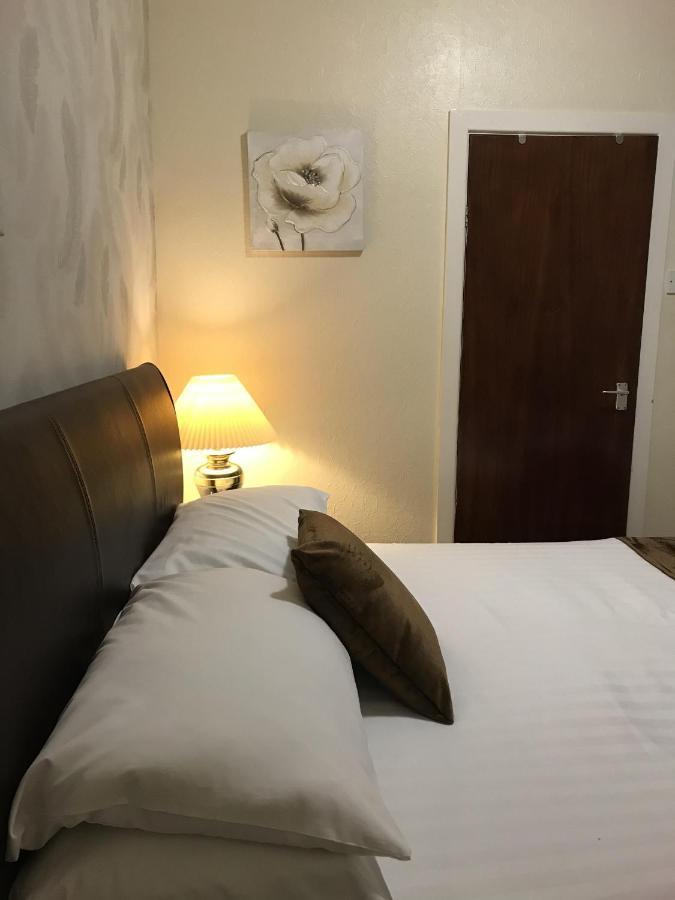 Deluxe Double Room Shower