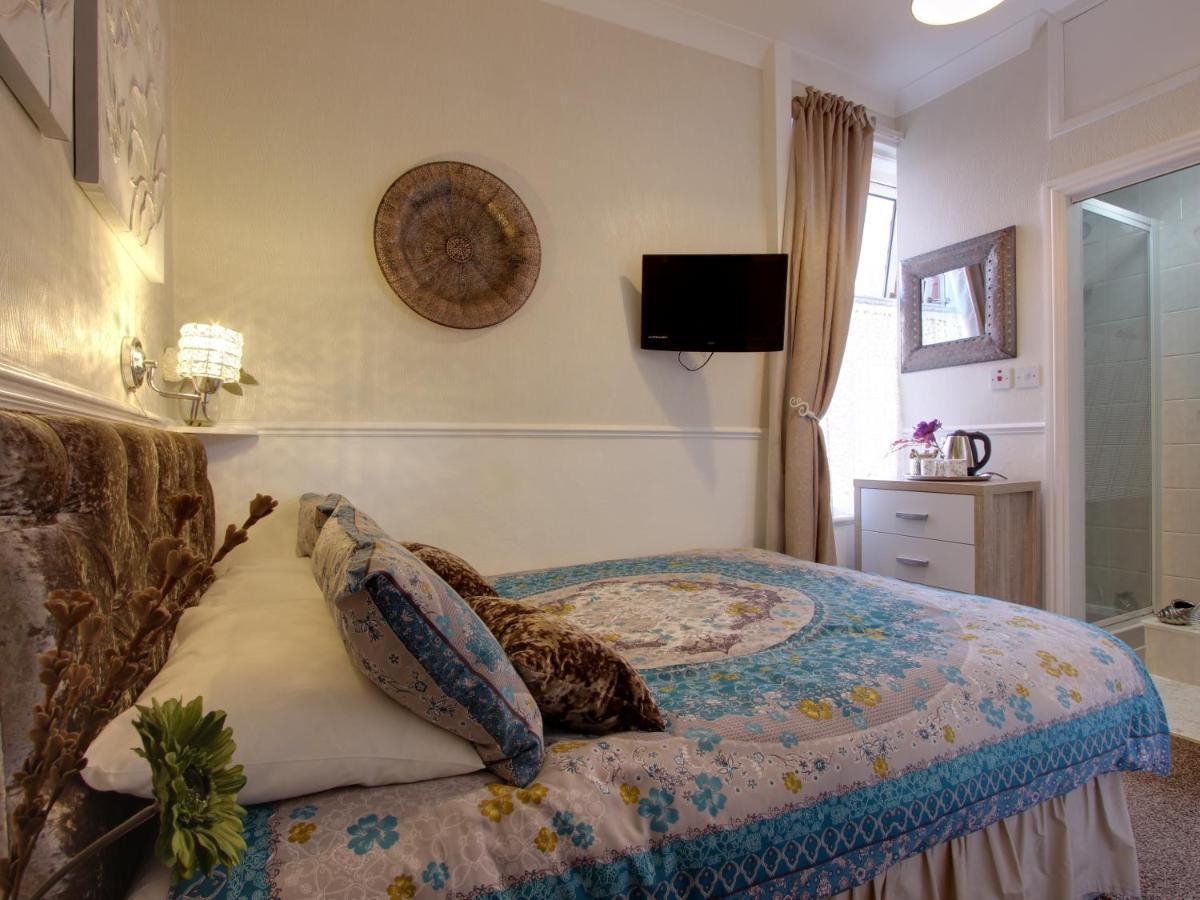 Double Room Private Bathroom