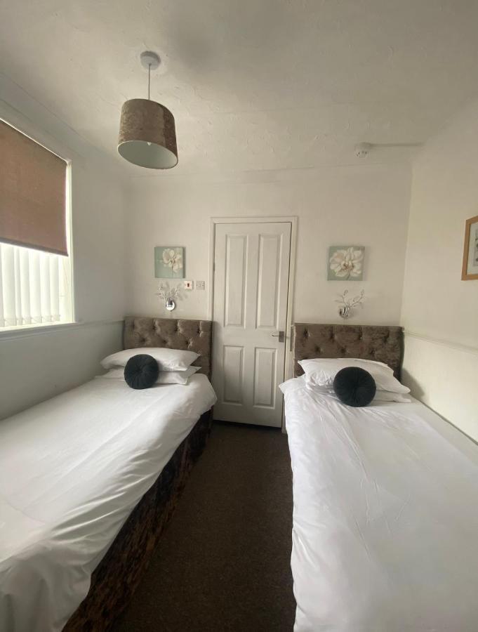 Twin Room Shower