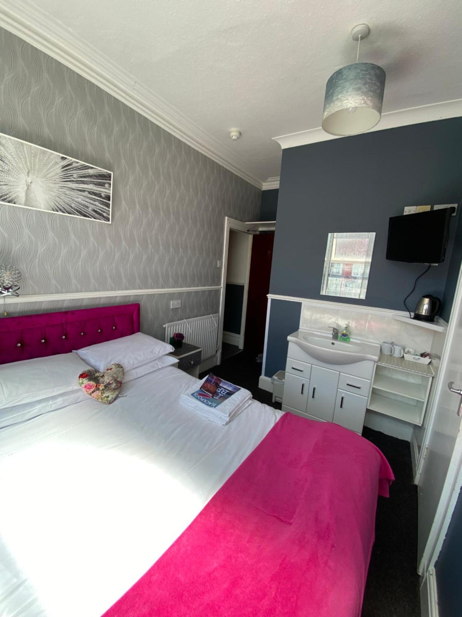 Double Room Private Bathroom