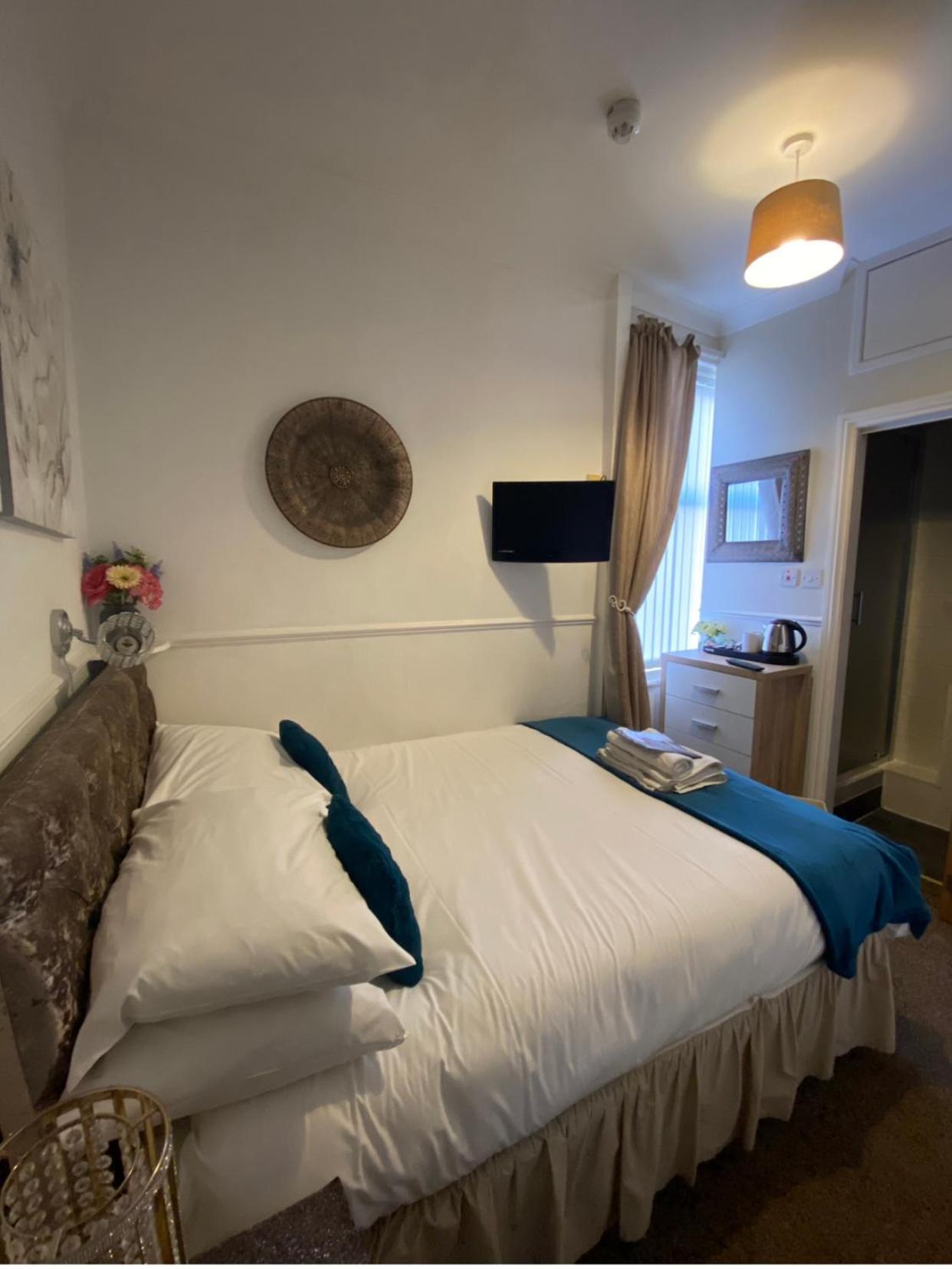 Double Room Private Bathroom