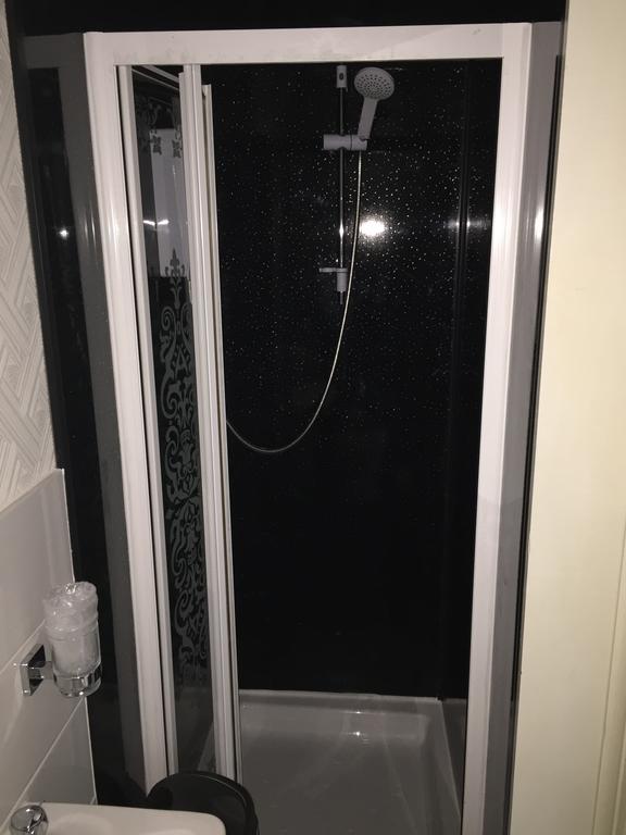 Triple Room Shower