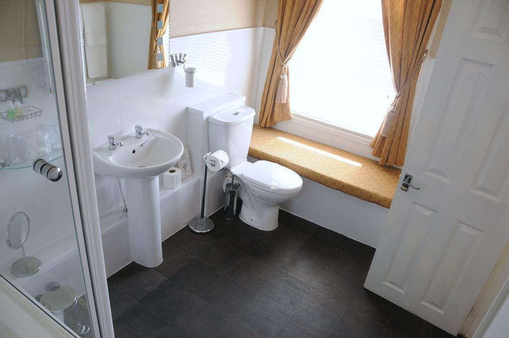 Superior Double or Twin Room - 6